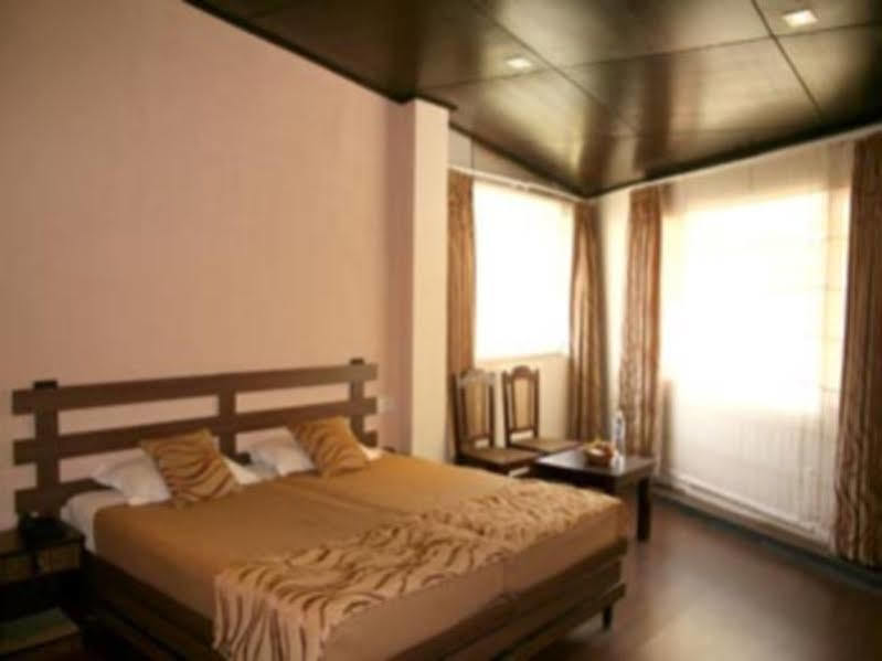 The Corner Hotel Nainital Luaran gambar